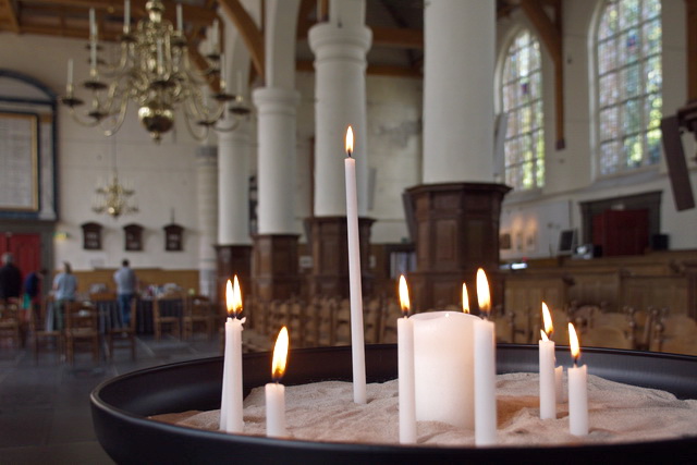 kaarsen in de Broeker Kerk