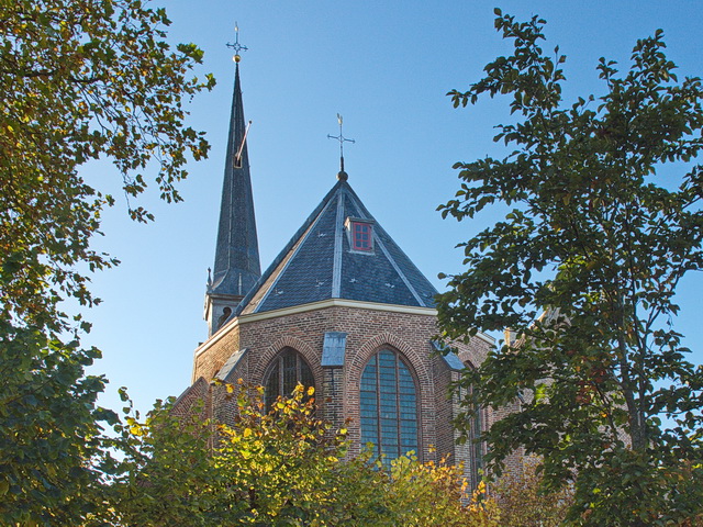 de de Broeker Kerk in de herfst
