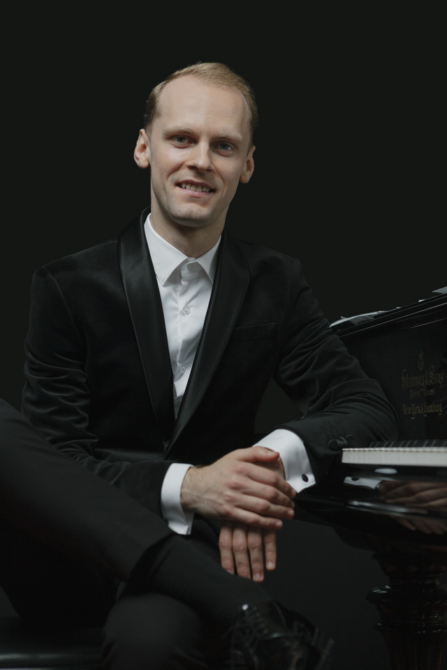 Pianist Florin Mantale